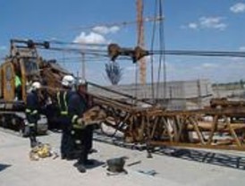 Muere un trabajador en Pinto al ser golpeado por una grúa