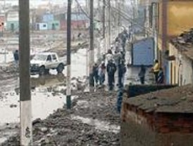 El teléfono de información para familiares en Perú recibe 25.000 llamadas en 10 días