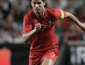 Cristiano vuelve a Madrid lesionado