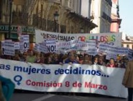Miles de personas se manifiestan por la igualdad entre hombres y mujeres