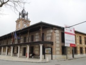 Roban el busto del exalcalde de Casarrubuelos