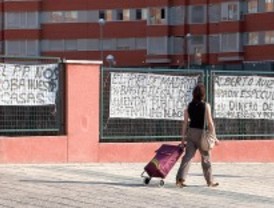 IU y los vecinos se oponen a la subasta de la EMVS