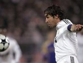 El Real Madrid logra un sufrido pase a octavos en Champions