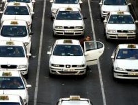El taxi se levanta contra la liberalización del transporte de alquiler