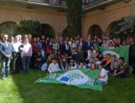 Bandera verde para un colegio y un instituto de Pozuelo de Alarcón