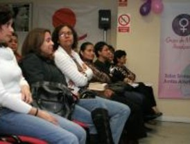 Cruz Roja promueve un encuentro de mujeres peruanas de Madrid