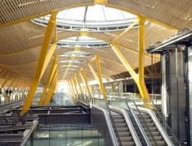 Tres detenidos por tráfico de cocaína en Barajas