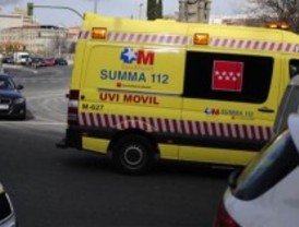 Seis intoxicados leves en Torrejón al incendiarse el salón de un piso