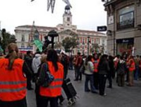 Empleados de Air Madrid se concentran para pedir soluciones al Gobierno