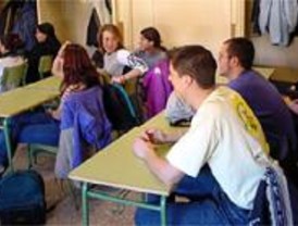 El presupuesto en educación no universitaria ha descendido 1,4 puntos, según el PSOE