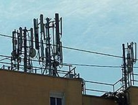 Botella no demorará las licencias de antenas de telefonía