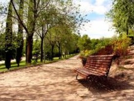 El PSOE denuncia la utilización de agua potable para el riego de parques y jardines en Boadilla del Monte