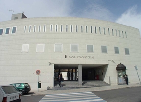 Parla pagará "lo antes posible" a los trabajadores readmitidos en el Ayuntamiento