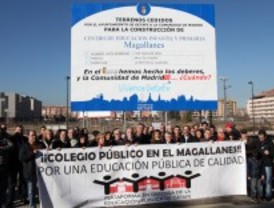Getafe coloca un cartel informativo para reivindicar la construcción de un centro educativo