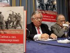 Presentado el libro 'Crónicas del antifranquismo', de Fernando Jáuregui y Pedro Vega