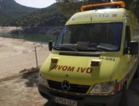 Hallan el cuerpo de un motorista que murió al caer por un barranco en Canencia