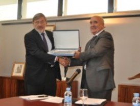 Lissavetzky entrega la Real Orden de Mérito Deportivo al Club Deportivo Canillas