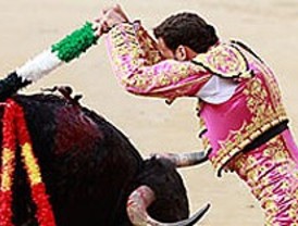 San Isidro. Los bueyes de Samuel se cargan la tarde con ayuda de Padilla y Ferrera