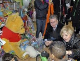 Menores infractores restauran juguetes para niños desfavorecidos