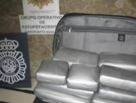 Cuatro detenidos con más de 14 kilos de cocaína en Barajas