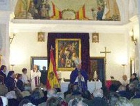 El obispo de Alcalá pide disculpas por la misa con la bandera franquista