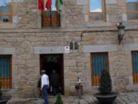 La compañía circense Kambahiota ofrece un espectáculo aéreo en Navacerrada