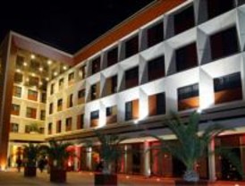 Herido grave tras caer desde 3 metros de altura en un hotel de Pinto