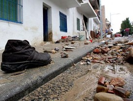 Una muerta y graves destrozos por la lluvia