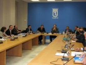 PSOE e IU critican que el Ayuntamiento evita responderles