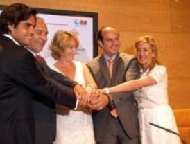 Aguirre firma los convenios para los nuevos hospitales de Móstoles y Torrejón