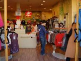 Los madrileños comprarán más ropa para regalar en Navidad