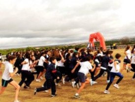 Más de 1.500 corredores participan en el cross 'Campo a través de Navidad' de Pozuelo