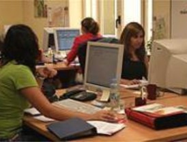 Las mujeres ocupan el 71,4% del empleo creado en 2007