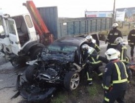 Muere un conductor en un choque frontal con un camión en Pozuelo