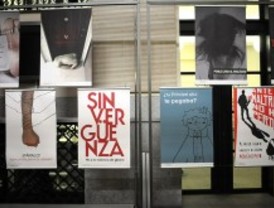 Carteles contra el maltrato en la Casa Encendida