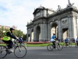 Diez mil ciclistas 'toman' un centro de Madrid sin coches