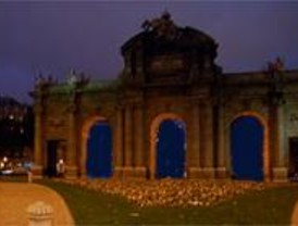 El Ayuntamiento apagará la Puerta de Alcalá de 19,55 a 20 horas