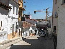 Muere la médico sobre la que cayó una puerta de garaje