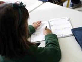 Acampada de protesta en un colegio de Leganés contra la Comunidad