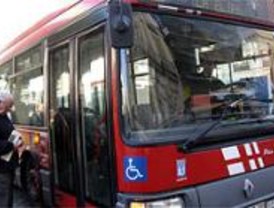 UGT califica de 'desacertadas' las declaraciones de Aguirre sobre los carritos en los autobuses