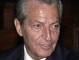 Adolfo Suárez ha sido ingresado en una clínica por un catarro leve