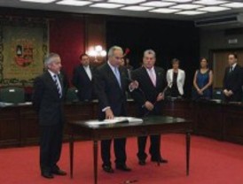Parro empieza su tercera legislatura en Móstoles con un segundo plan de austeridad