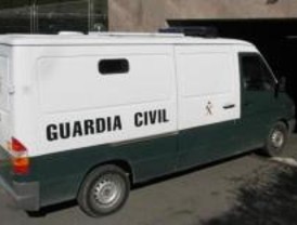 Asaltan a un camionero dos hombres disfrazados de guardias civiles