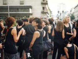 Protesta en Madrid 'de negro y en silencio' contra el conflicto armado