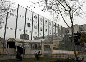 Padres, profesores y alumnos del Valdeluz se reúnen por primera vez tras los supuestos abusos del docente