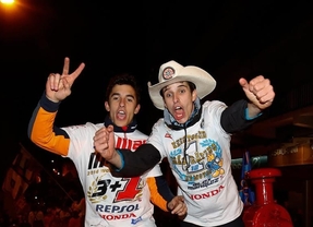 Marc y Álex Márquez recibidos como héroes en Cervera