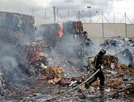 Arden 800 toneladas de papel en San Martín de la Vega