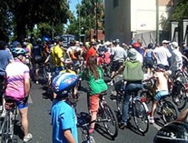 Los ciclistas 'toman' Arturo Soria para exigir un carril bici