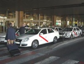 Una oferta provoca la 'guerra' entre taxistas