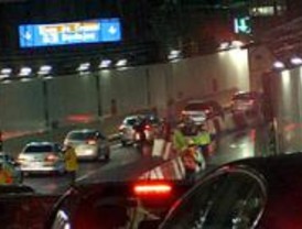 La lluvia obliga a cortar uno de los dos carriles del nuevo túnel